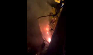 „Scenă apocaliptică”: Cel puțin 21 de morți și 18 răniți într-un accident cu un autobuz care a căzut de pe un pod, de la 30 m înălțime și a luat foc