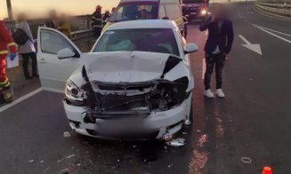 ACCIDENT pe breteaua de coborâre de pe autostrada A10 / 2 autoturisme avariate, 6 persoane consultate de medici