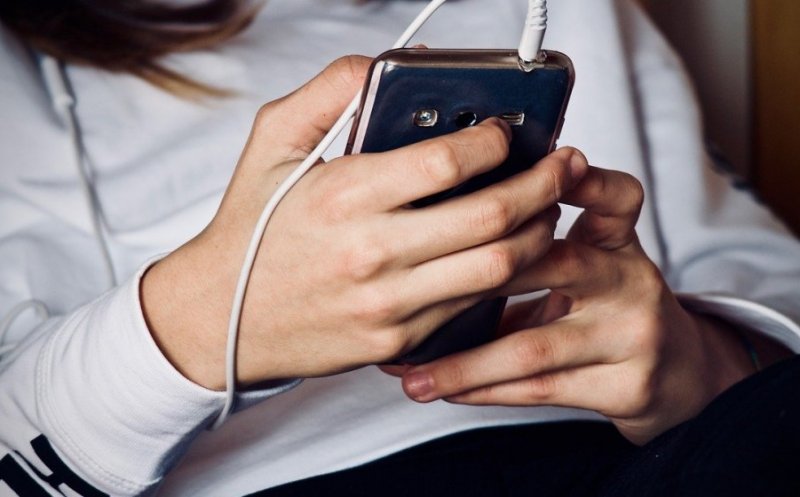 Copiii sub 16 ani nu vor mai avea acces la rețelele de social media fără acordul părinților