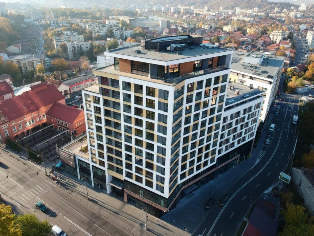 Atenție, șoferi! De azi, merge semaforizarea la Platinia. Se permite virajul dinspre Mănăștur spre stânga