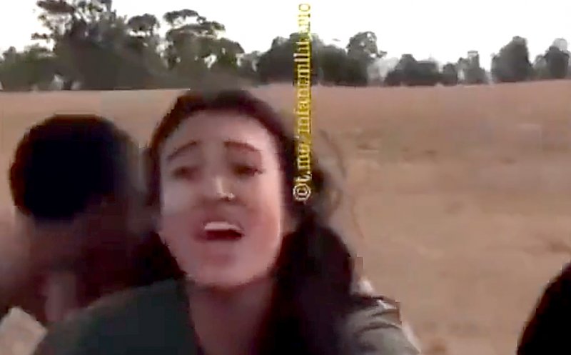 Imagini șocante cu civili luați ostatici de Hamas și duși în Gaza. Unele femei poartă semne de abuzuri sexuale