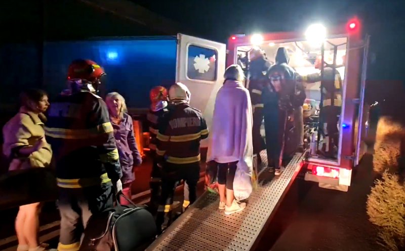 Un autocar cu 90 de pasageri s-a răsturnat. A fost activat Planul Roşu de Intervenţie