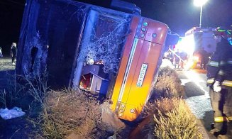 Un autocar cu 83 de pasageri s-a răsturnat. A fost activat Planul Roşu de Intervenţie