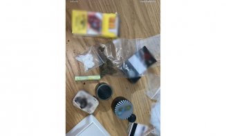 Percheziții în Cluj și alte județe la traficanții de droguri. Vindeau cocaină și alte substanțe periculoase în zonele frecventate de tineri