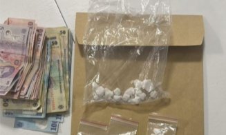Percheziții în Cluj și în alte județe la traficanții de droguri. Vindeau cocaină și alte substanțe periculoase în zonele frecventate de tineri