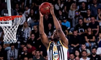 Slam dunk-ul lui Adam Mokoka, printre fazele săptămânii în EuroCup