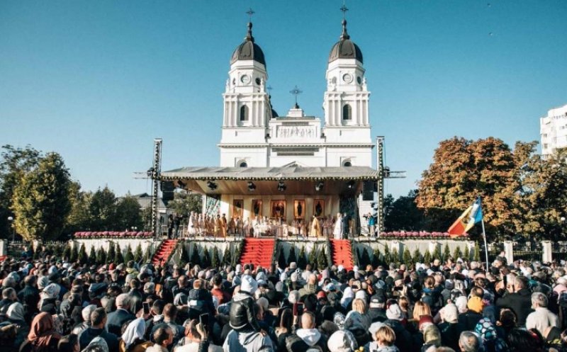 Pelerinaj Sfânta Parascheva. Zeci de mii de credincioși participă la Sfânta Liturghie