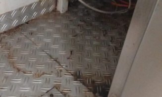 Comisarii ANPC au închis grill-urile Kaufland Cluj. Amenzi de peste 100.000 de lei pentru mizeria, marfa expirată și muștele găsite