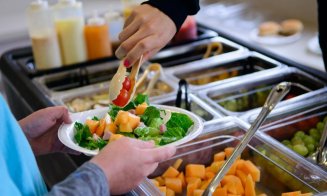 Experți în nutriție: Toate școlile din Europa ar trebui să ofere zilnic o masă sănătoasă copiilor