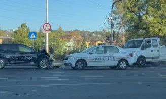 ACCIDENT cu două mașini, lângă BT Arena. Uber, făcut PRAF
