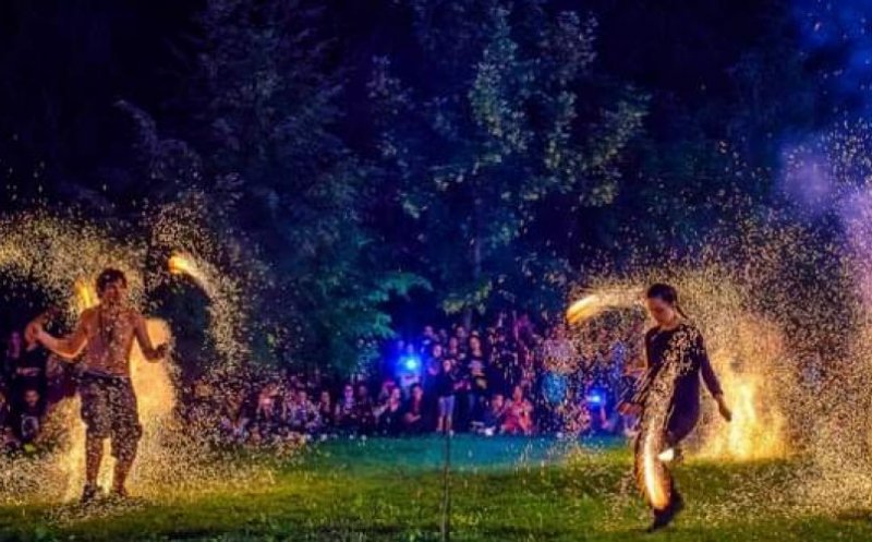 Festivalul Luminii: jonglerii cu foc și ateliere de creație, la Iulius Parc