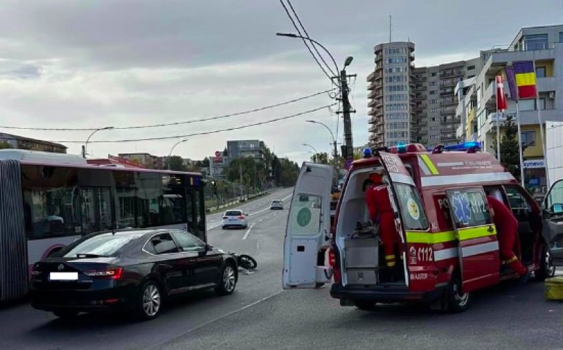 Accident grav, între o mașină și un scuter, pe strada Observatorului din Cluj-Napoca. Un tânăr de 20 de ani este în stare critică