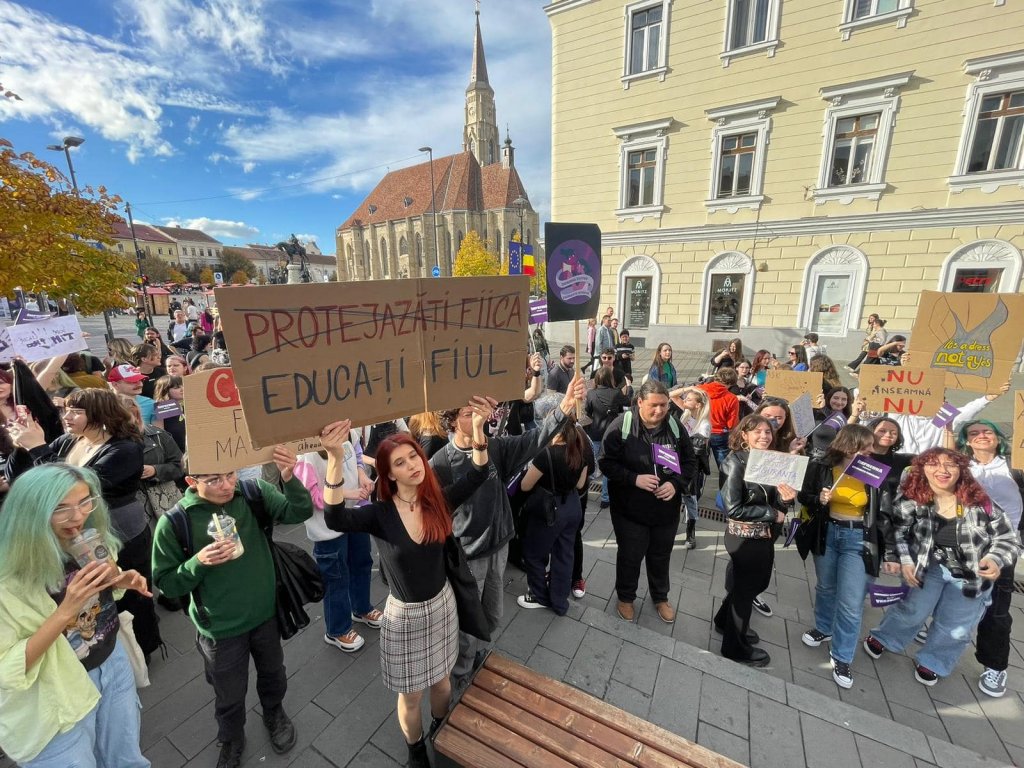 Peste 100 de clujeni au protestat duminică la Cluj: „Vrem servicii sociale integrate fără discriminare!”