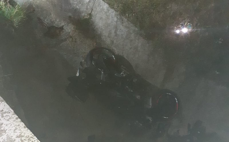 ACCIDENT în Cluj: Motociclist căzut într-o râpă pe raza localității Bucea