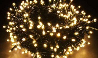 O comună din Cluj, cu 4.000 de locuitori, plătește 360.000 euro pentru chiria luminilor de Crăciun