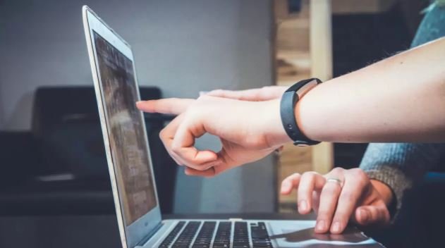 Secretar de Stat: Piaţa noastră de IT ar avea nevoie de cca 20.000 de specialişti/ România, prima în UE la procentul gospodăriilor "acoperite" cu internet