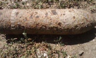 Proiectil de artilerie descoperit pe o stradă din Turda. Au intervenit pirotehniștii