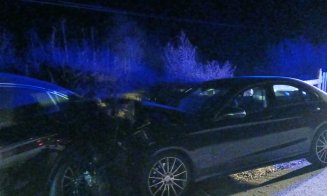 Accident cu două mașini în apropiere de Dej. Intervin echipaje de prim-ajutor