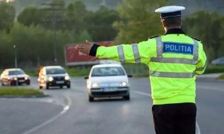Tupeu și inconștiență pe drumurile din Cluj! Bărbat ARESTAT după ce a fost prins conducând fără permis o mașină cu numere false
