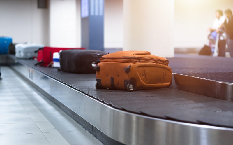 Un nou tip de escrocherie. Bagaje nerevendicate din aeroporturi, vândute cu 10 lei