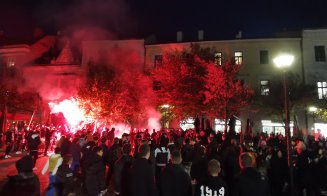 Suporterii celor două rivale din oraș se încălzesc înainte de Derby-ul Clujului