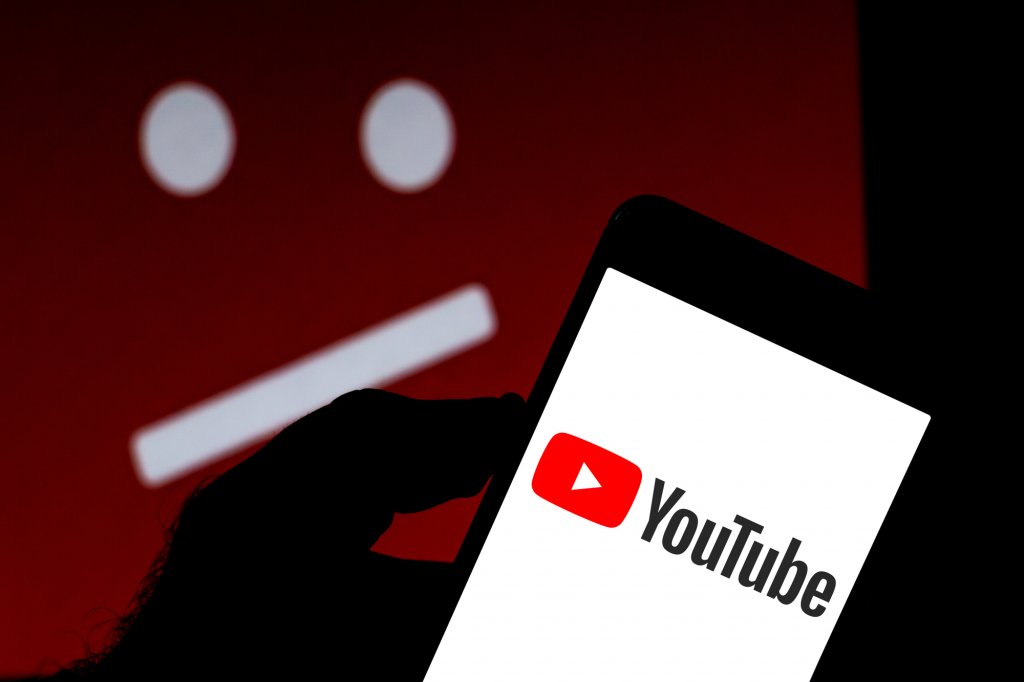Atenție la fraudele online promovate pe YouTube! Cum acționează escrocii