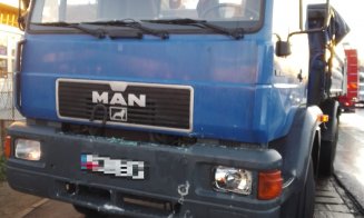 ACCIDENT în Floreşti: Autoutilitară vs. Logan