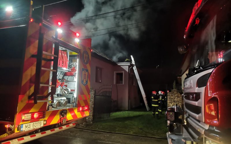 INCENDIU în judeţul Cluj: Le-a ars acoperişul casei în prag de iarnă / Cauza incendiului