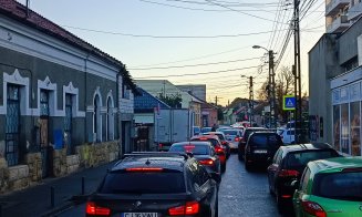 "Plopilor, Oțetului, Salcâmului, TOTAL blocate luni dimineaţa de semafoarele de la Platinia"