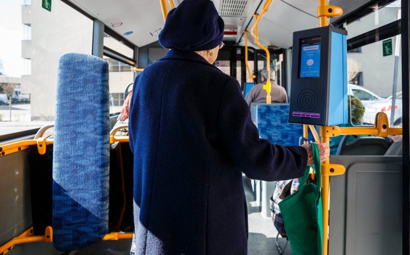 Pensionarii din Cluj-Napoca pot să-și înnoiască abonamentele de transport pentru 2024