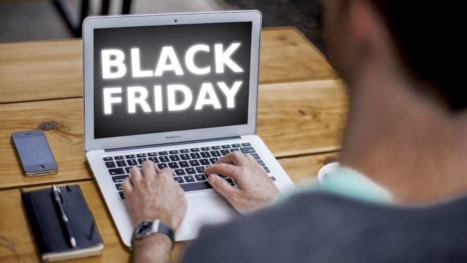 Sfaturi de la ANPC pentru Black Friday 2023. "GRATIS este doar cașcavalul din cursa de șoareci!"