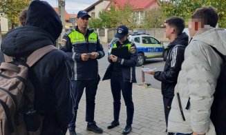 Polițiștii clujeni i-au căutat în baruri, săli de jocuri și cafenele pe elevii chiulangii. Câți au fost prinși