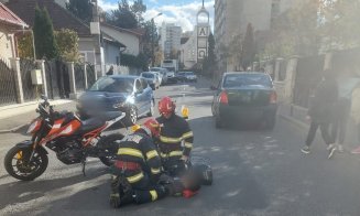 Accident rutier în Cluj-Napoca. Tânăr rănit, transportat la spital