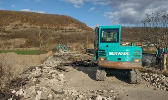 A început demolarea unui pod dintr-o localitatea clujeană! Va fi înlocuit cu unul nou