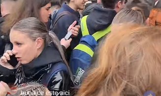 Coadă INCREDIBILĂ pentru șaroma GRATIS la Cluj! Sute de oameni așteaptă la rând
