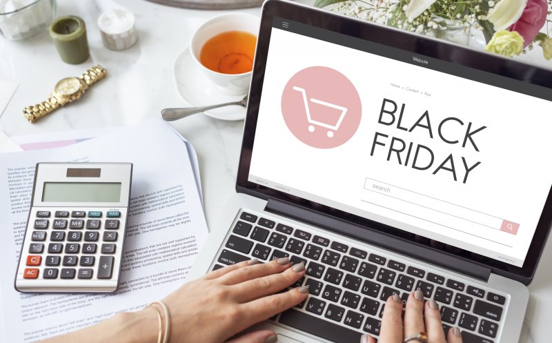 Black Friday 2023: Românii au cumpărat de 180 mil. lei în primele 30 de minute. Ce au comandat