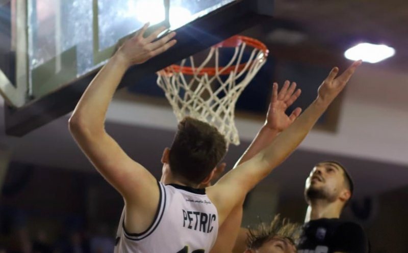 U-BT defilează în Liga Națională. Tinerii au ieșit în evidență la meciul cu Laguna Sharks