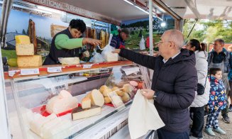 "Primarul gospodar" şi-a umplut din nou plasele la tarabele cu bunătăţi de la piața volantă