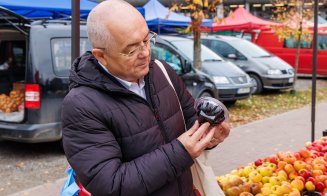 "Primarul gospodar" şi-a umplut din nou plasele la tarabele cu bunătăţi de la piața volantă