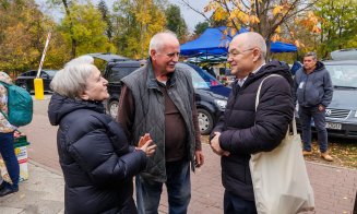 "Primarul gospodar" şi-a umplut din nou plasele la tarabele cu bunătăţi de la piața volantă