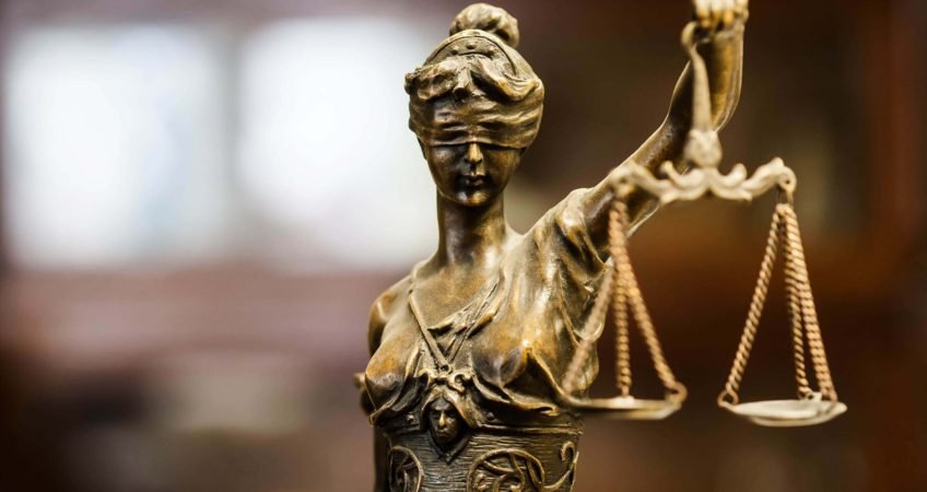 O asociație organizează două concursuri de educație juridică pentru elevi