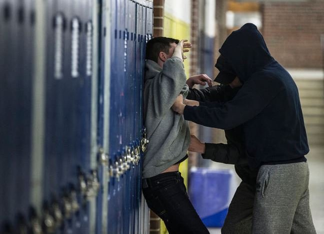 Ministerul Educației dă școlilor peste 1,4 milioane de lei pentru proiecte de prevenire a violenţei