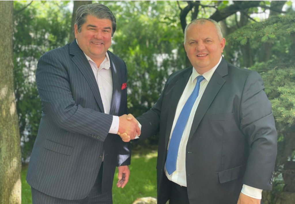 De la Casa Albă la Câmpia Turzii? PSD Cluj se laudă că fostul șef de campanie al lui Barack Obama va conduce campania electorală pentru primăria orașului