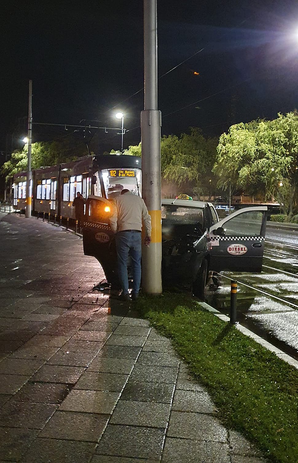 Accident la Cluj Arena şi tramvaie blocate / "Nici de-l măsura nu-l lua pe mijloc"
