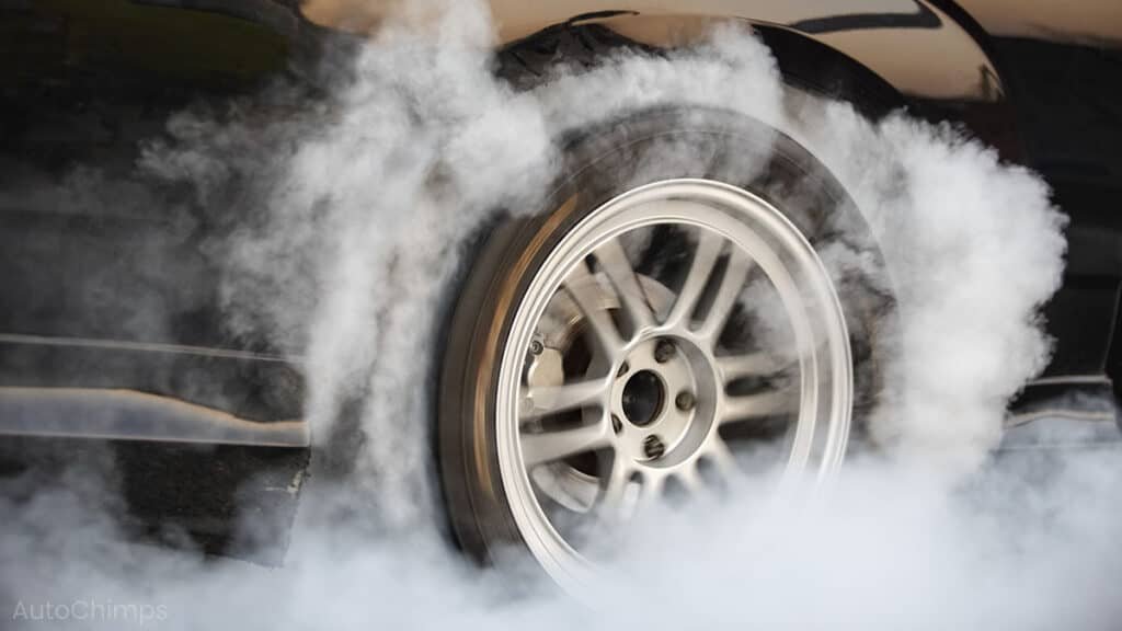 “Burnout” și comportament agresiv de față cu Poliția. Un șofer clujean s-a ales cu permisul suspendat și cu o amendă uriașă