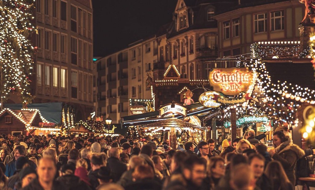 City break-uri magice de sărbători. Zboruri din Cluj-Napoca spre cele mai frumoase târguri de Crăciun din Europa