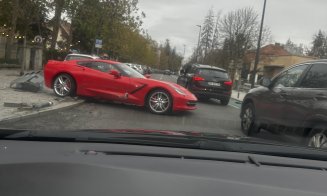 Bolid de lux, șifonat pe o stradă din Cluj-Napoca: „L-am mai văzut prin oraș. Își dădea talente. Nu mă surprinde că a lovit-o”
