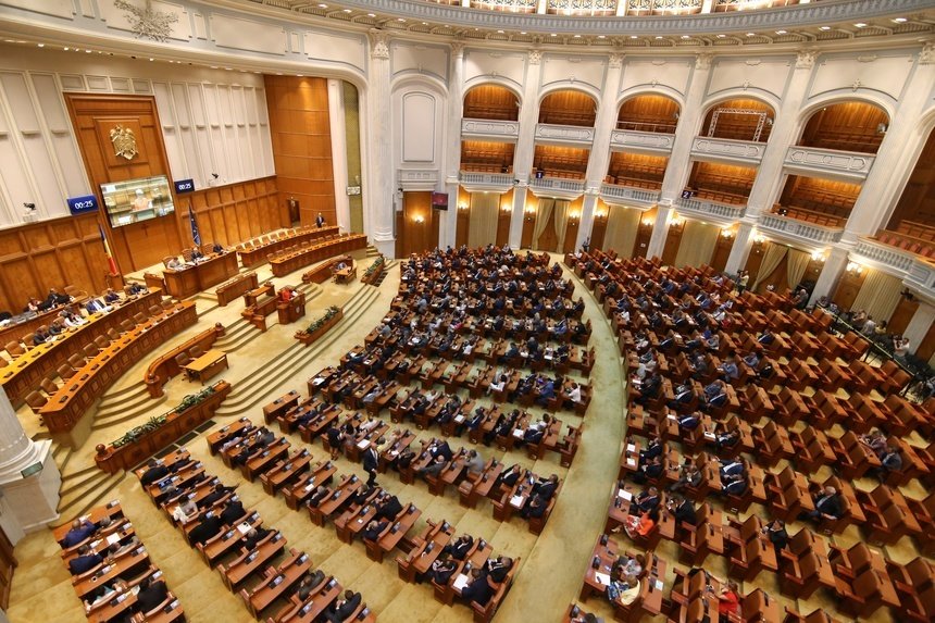 Controversata Lege a Pensiilor, intră azi în dezbatere la Camera Deputaților / Nu e clar de unde vor veni banii pentru majorarea pensiilor