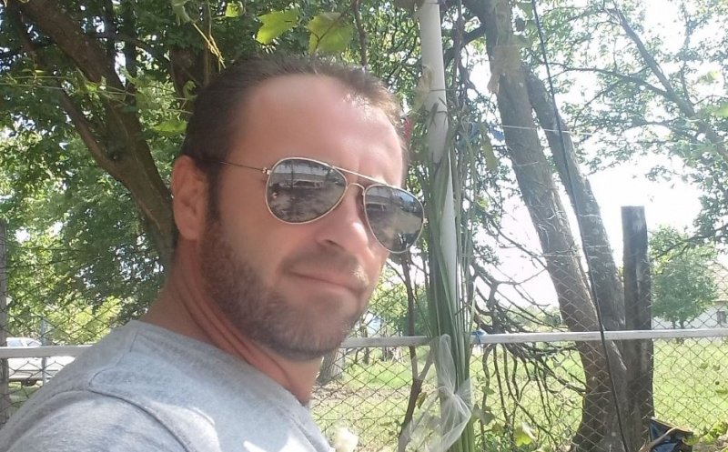 A murit cântărețul de muzică populară care s-a spânzurat în timpul unui apel video cu soția
