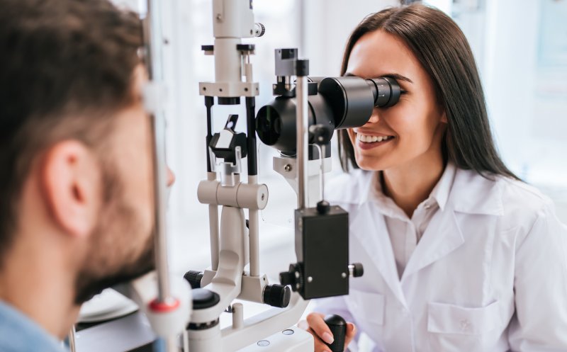 Ce salarii au medicii oftalmologi. Sunt foarte căutați la Cluj